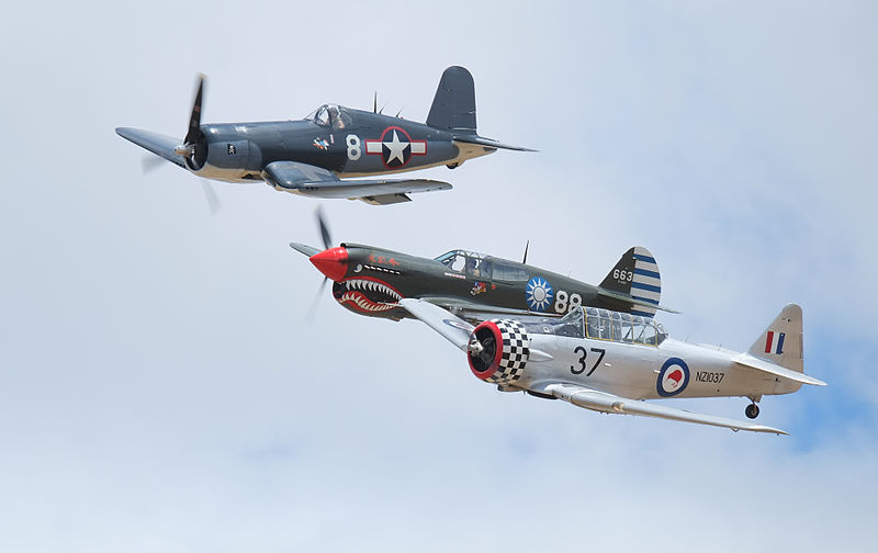 F4U_Corsair_and_P-40_Kittyhawk_and_Harvard_in_formation_flight
